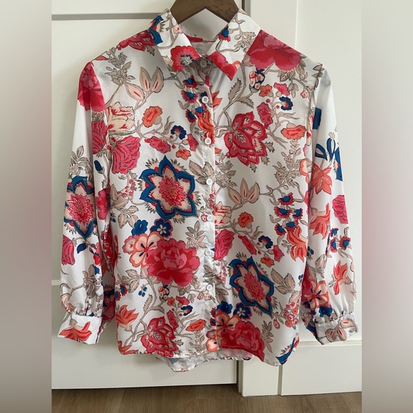 BRAND NEW FLORAL PRINTED BLOUSE - Picture 1 of 2